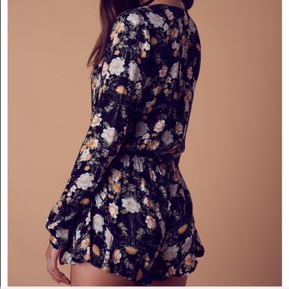 NEW BOHO CHIC FLORAL PLUNGING ROMPER - Picture 5 of 7